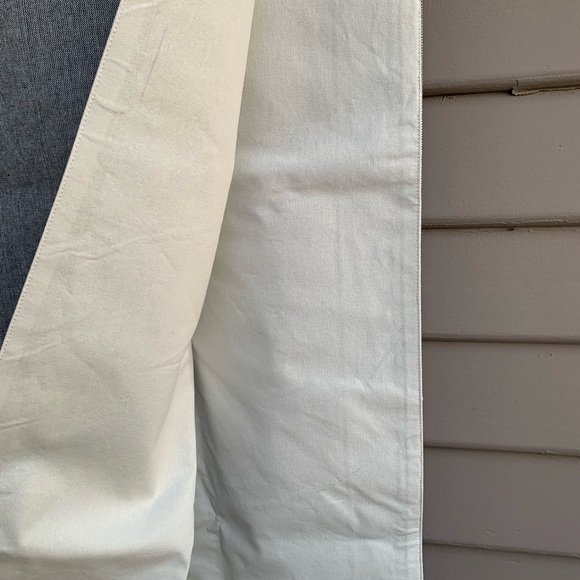 Heart and hand with magnolia table runner - Picture 8 of 8